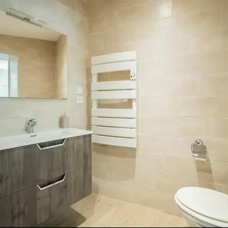 Feriehus Maison La Djoon,vue Cite, Centre Jardin