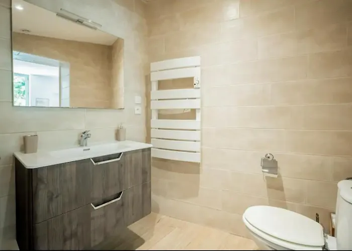 Dom wakacyjny Maison La Djoon,vue Cite, Centre Jardin