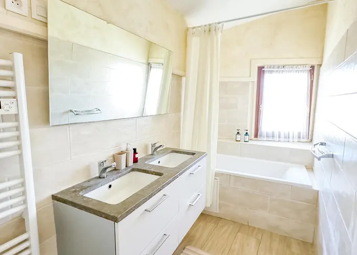 Maison La Djoon,vue Cite, Centre Jardin *